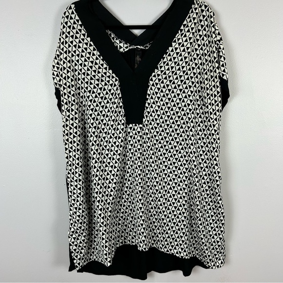 Melissa McCarthy Black and White V-Neck Tunic Blouse Size 1X - Picture 2 of 9